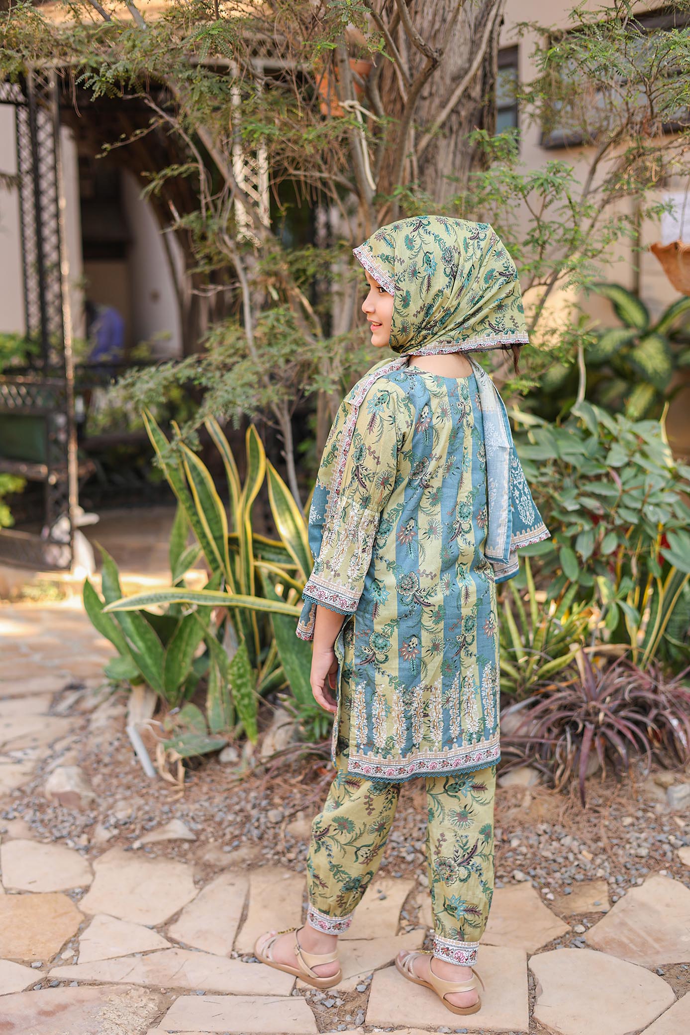 Girl embroidered stitched Printed Kurta set