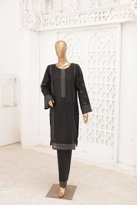 Black traditional outfit on a mannequin against a white decorative wall.