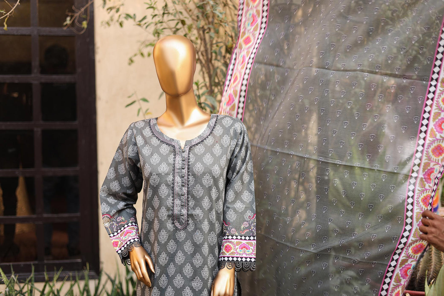 Girl woman  Printed Embroidered Lawn Stitch Shirt Kurti Frock Cotton Dupatta Printed Trouser