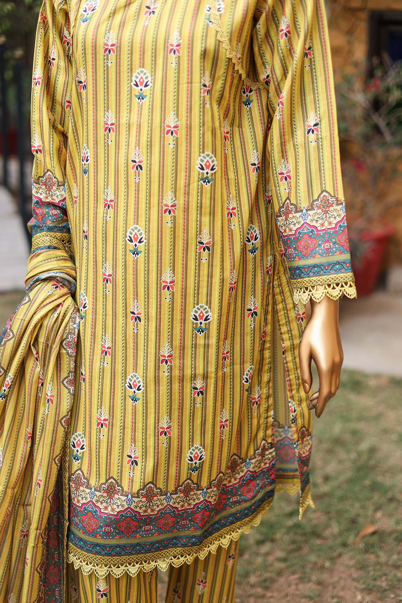 Girl woman  Printed Embroidered Lawn Stitch Shirt Kurti Frock Cotton Dupatta Printed Trouser